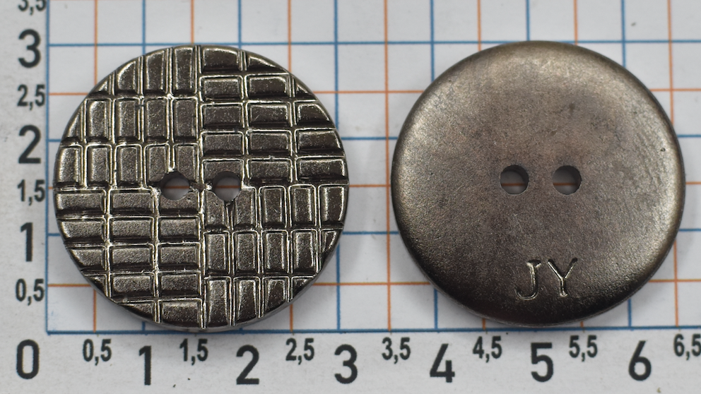 Гудзик на 2отв ф 30мм чорне срібло
