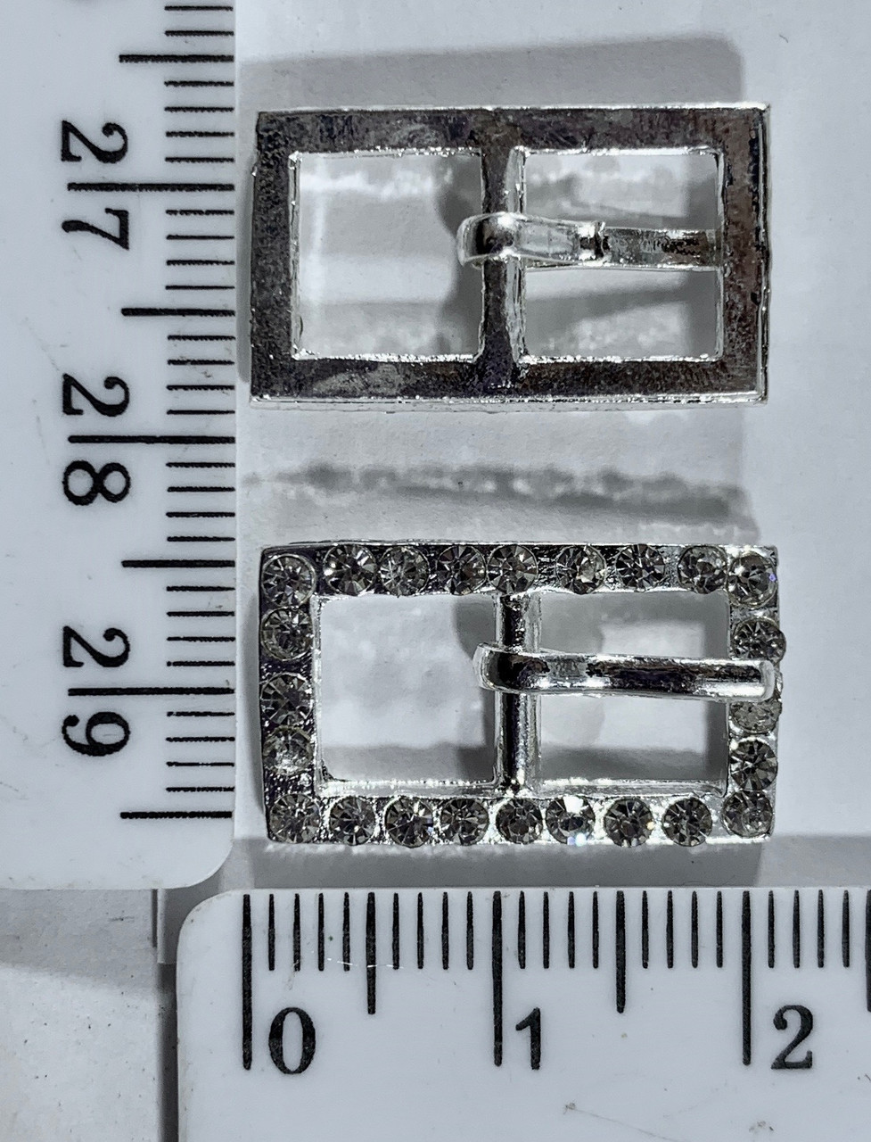 Пряжка страза р76-12 щір 0,8 см сер