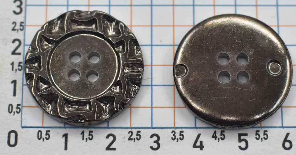 Гудзик на 4отв ф 28мм чорне срібло