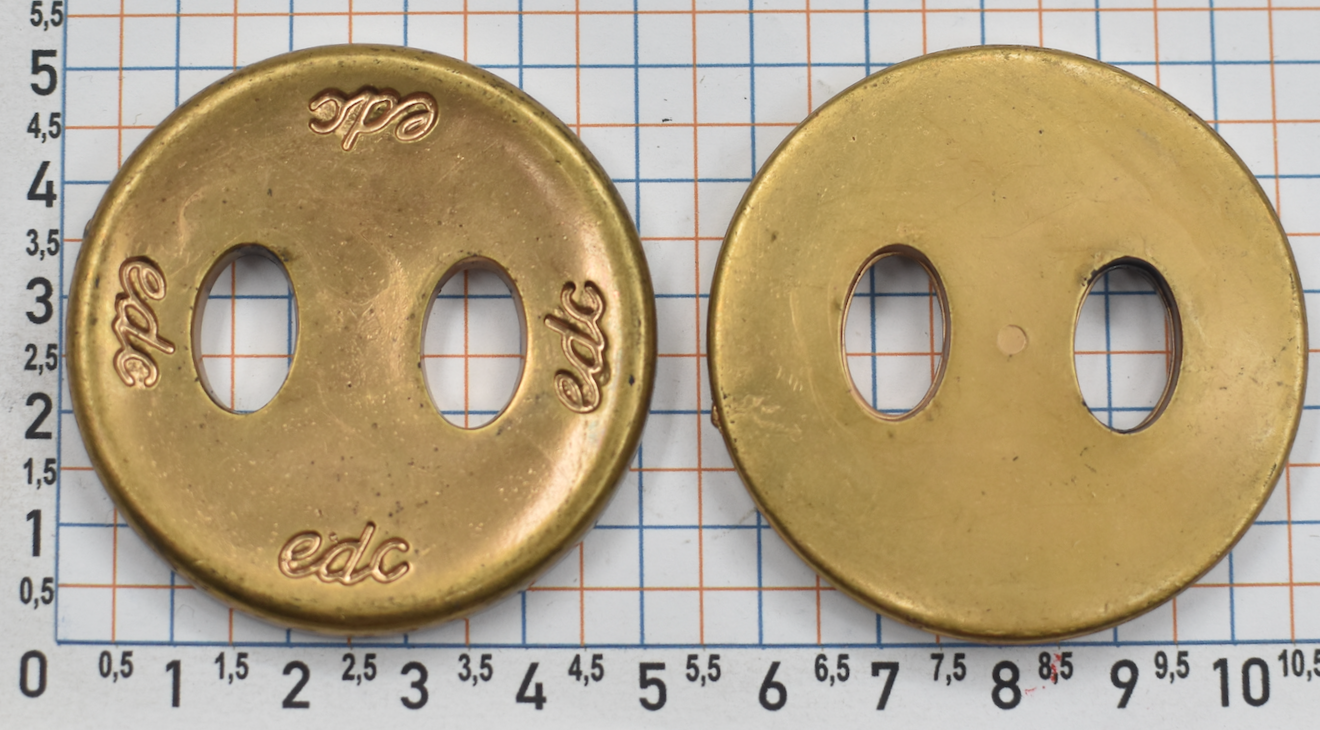 Гудзик на 2отв ф 50мм латунь