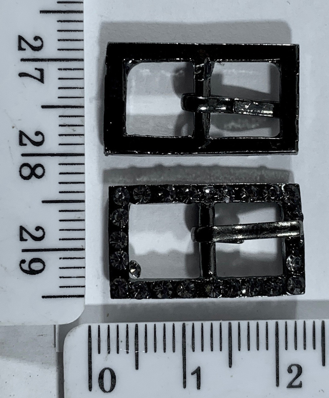 Пряжка страза р76-12 щір 0,8 см черн