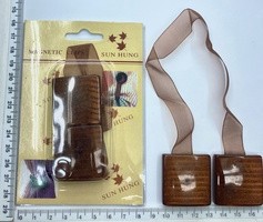 Магніт 3.5 х 3.5 см для штор на органзовій стрічці коричнева