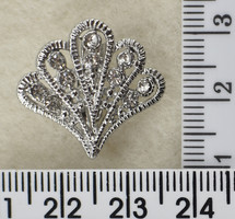Брошка 2,2х2,2см дріб на планшеті