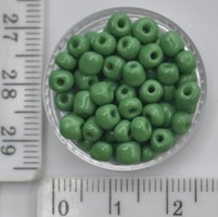 Бісер № 6 ф= 4мм 450грам однотонний  зелений